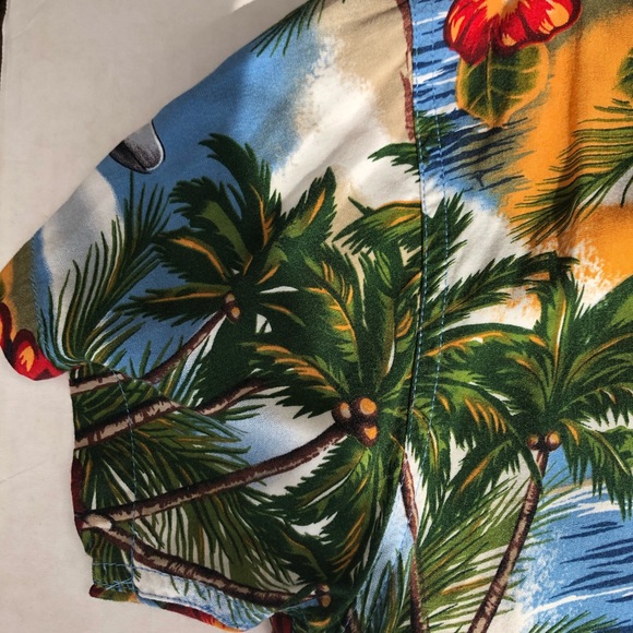 Big Dogs medium Hawaiian shirt.  Dogs on vacation - Picture 10 of 14